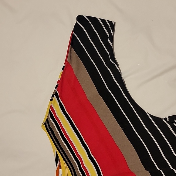 Asymmetrical Diagonally Striped Top - Picture 4 of 4